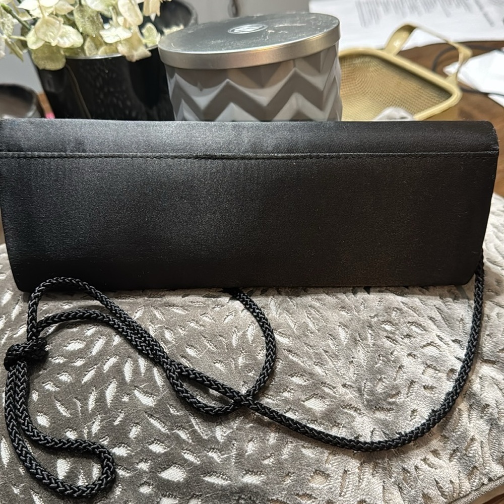 Elegant Black Beaded Clutch - Picture 2 of 3